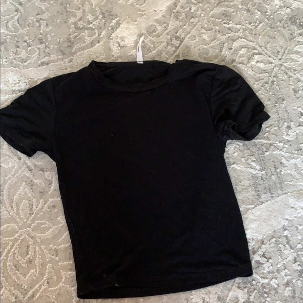 black cropped tee